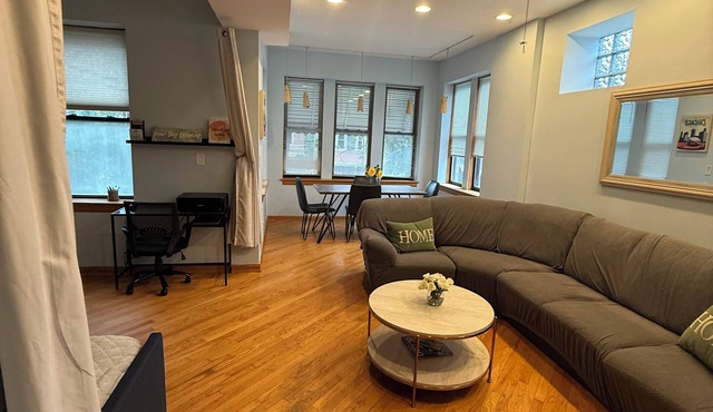 Stylish Chicago 1.5BR, 1 Bath + Sleeper Sofa Condo