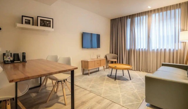 Stylish City Apartment for Family Stay in Bilbao's Prime Area