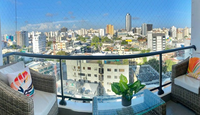 Stylish, City Center Condo, Fast Wi-Fi, Full AC.