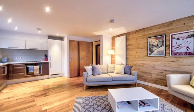 Stylish City Centre Apartment for Two