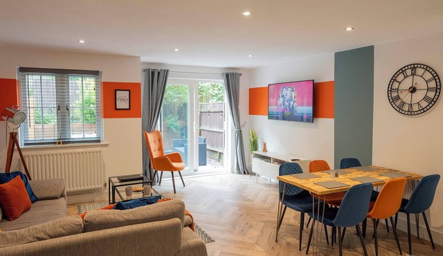 Stylish, City Centre 3-bed House With Parking