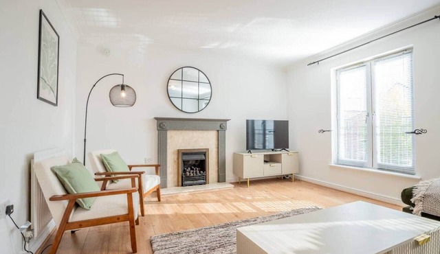 Stylish City Centre Stay | 3-Bed Home + Parking