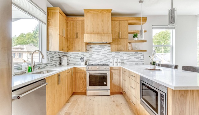 Stylish City Escape W/Free WiFi, Private Balcony, Gourmet Kitchen & More