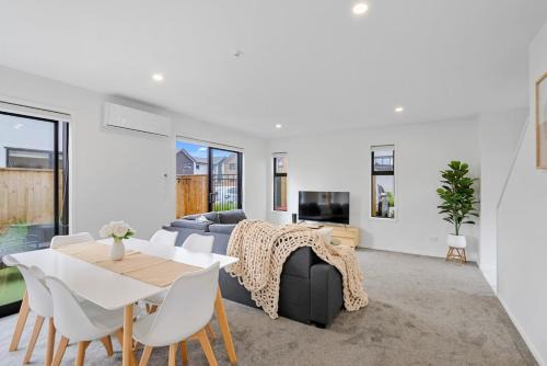 Stylish City Fringe 2 Bedroom House