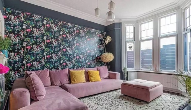 Stylish, City Hideaway - Pet + Group friendly - Sleeps up to 9 comfortably