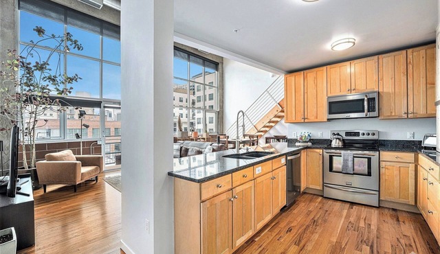 Stylish City Loft | Walk to Dining & Shops