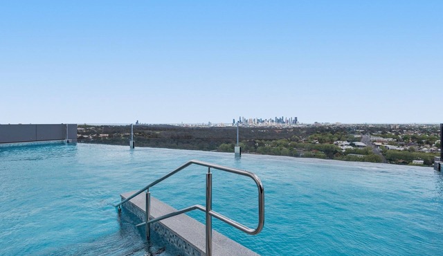 Stylish City-View Apartment with Amenities