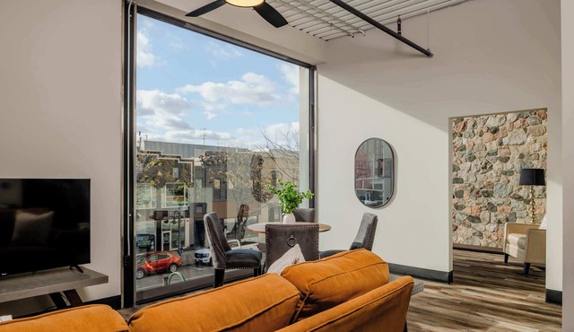 Stylish City View Apartment w/Free Parking