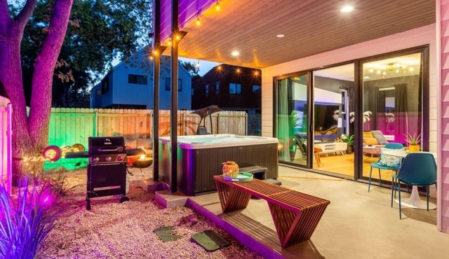 Stylish Clubhouse Retreat w/Hot Tub near Downtown