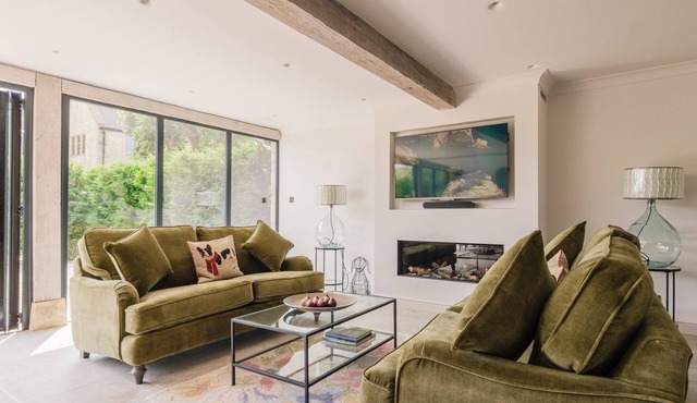 Stylish Converted Barn - The Barn at High Gables