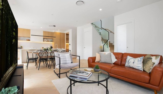 Stylish Coastal Retreat Near Cronulla Beach