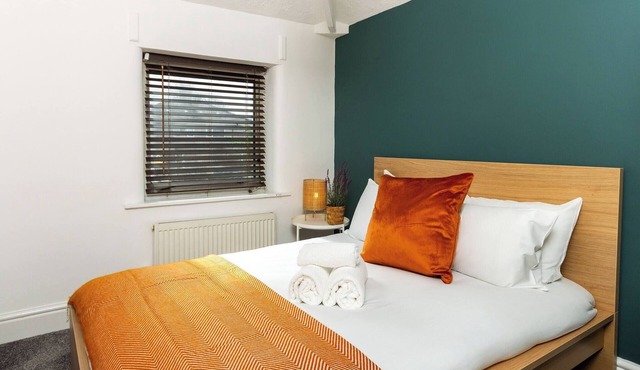 Stylish Comfort: 2BR Home in the heart of Wigan