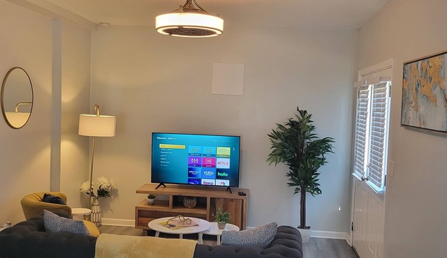 Stylish Comfort Cozy Basement Apt in Quiet Neighborhood!