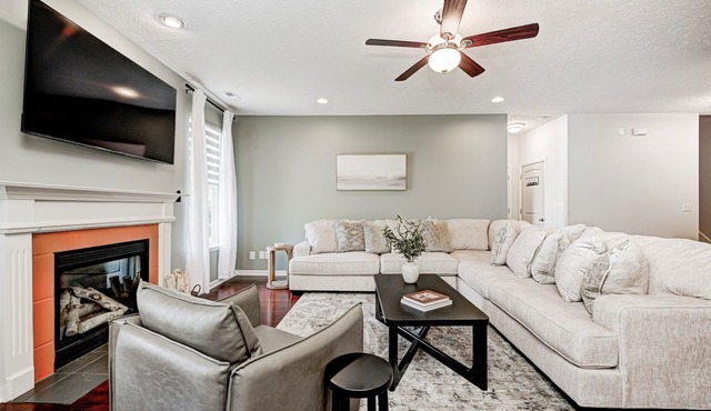 Stylish Comfort in Southeast Indy!