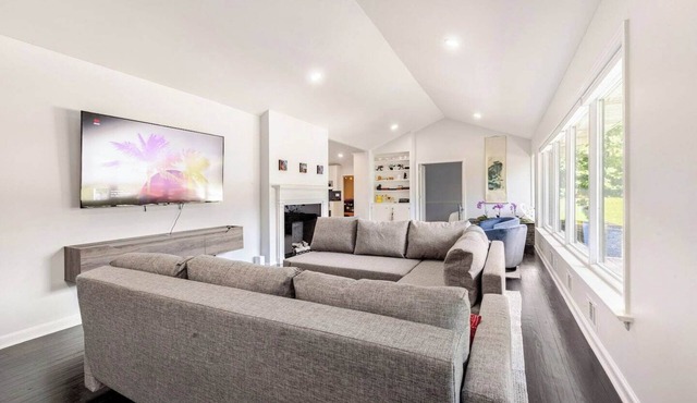Stylish Comfort/Modern/Chef Kitchen/4 BR/2 Baths
