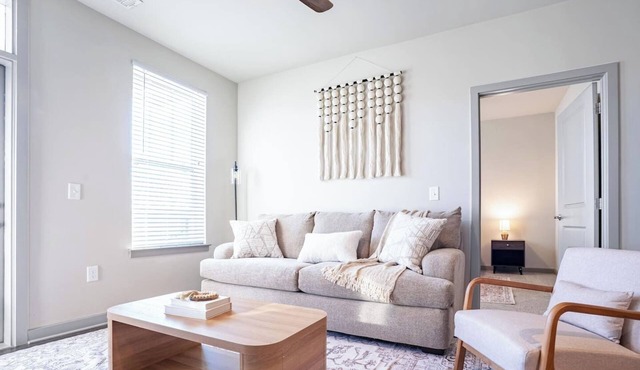 Stylish, Comfortable 2BD Abode near DT Matthews