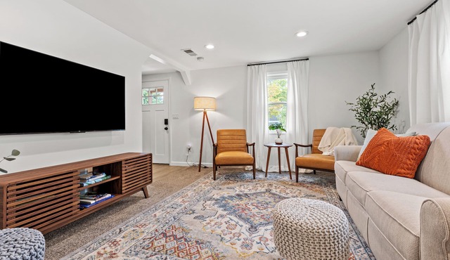 Stylish Comfortable Bluegrass Cottage 7 min to Ark - Fire Pit!