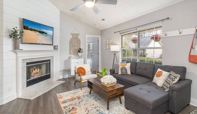 Stylish & Comfortable Bungalow * Mins to Duke, UNC, RDU & Downtown*