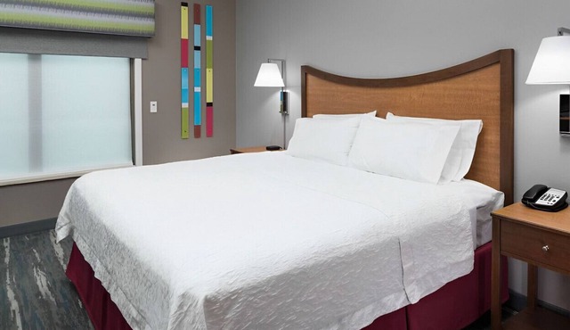 Stylish & Comfortable King Suite! Pool, Gym