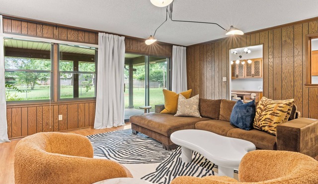 Stylish & Comfortable 4-bedroom Retreat in safe and quiet Southside Springfield