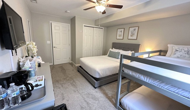 Stylish & Comfy Family Getaway in Pueblo West
