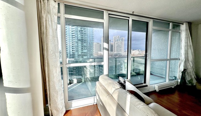 Stylish & Comfy Gem ~ Scenic Lake Views ~ Parking!