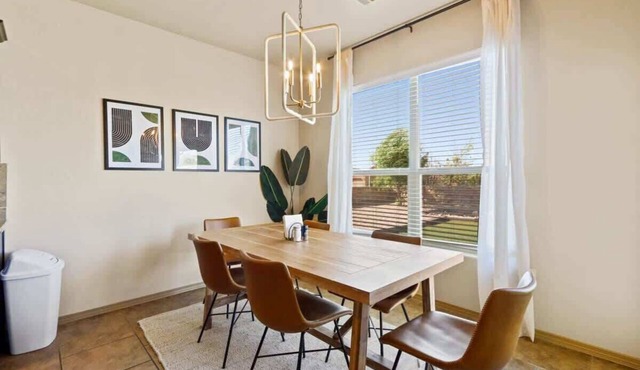 Stylish & Comfy House with Backyard and Parking
