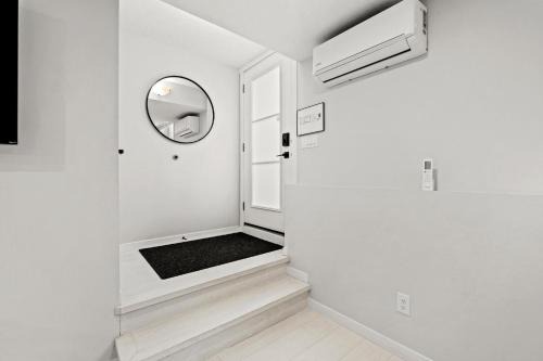 Stylish & Comfy Mountain Escape King Bed PS5!