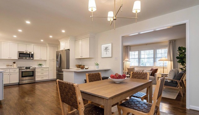 Stylish & Comfy North Hills Getaway!