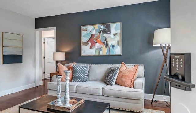 Stylish Condo - 2 block from San Marco