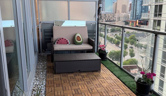 Stylish Condo, Riverview, Downtown East Village, Mins to Stampede/Saddledome