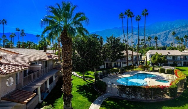 Stylish Condo Steps from Pool & Tennis in Palm Springs