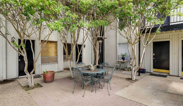 Stylish Condo w/Pool in Knox Henderson!