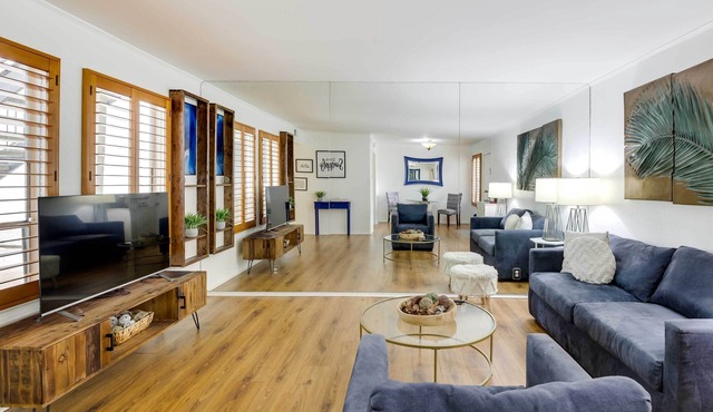 Stylish Condo w/Pool in Knox Henderson!