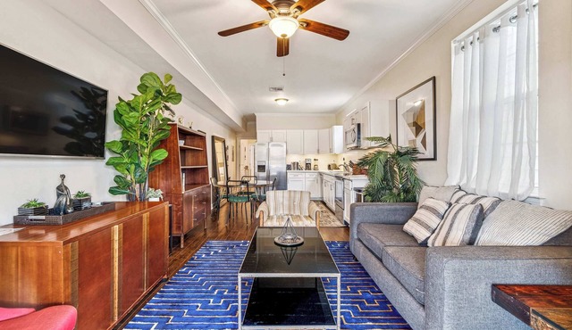 Stylish Condo w Sunny Backyard Patio 3br-2ba