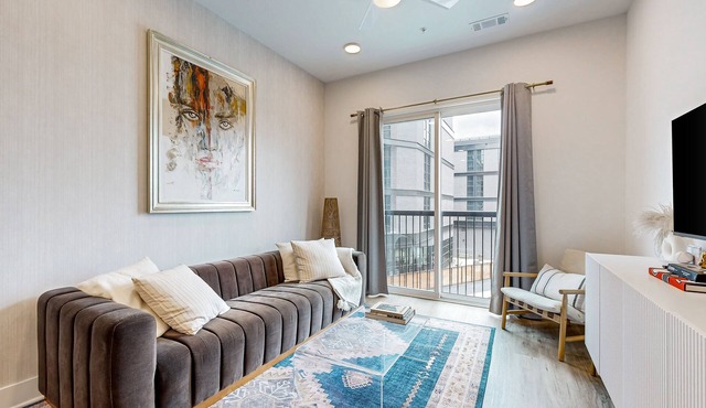 Stylish condo with balcony, high speed internet, W/D and elevator