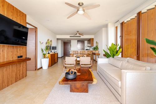 Stylish Condo with Beach Access