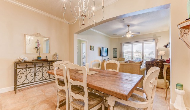 Stylish Condo with Heated Pools, Gym and Balcony Dining