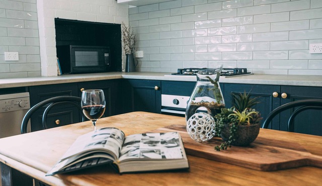 Stylish, Cosy 3 bedroom house. Close to beach/shops