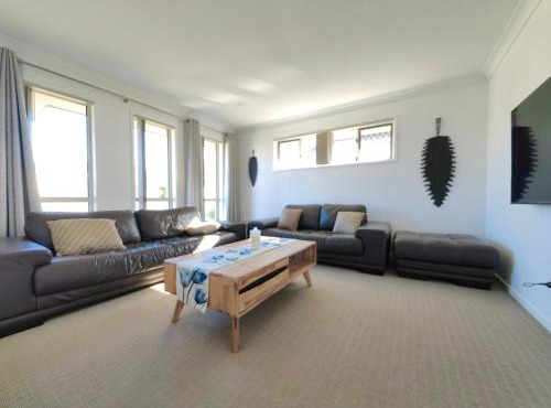 Stylish Cosy Retreat in North Lakes w all Air-Con