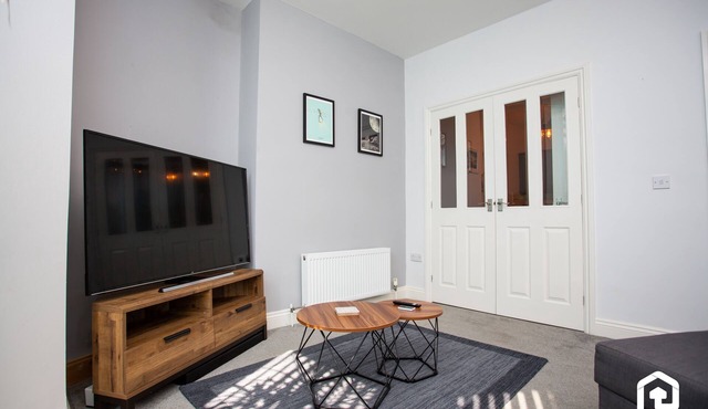 Stylish Cosy Two Bed Apartment - Coast Location