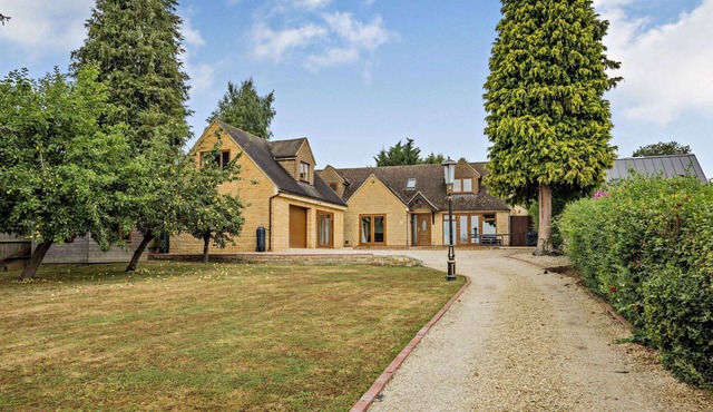 Stylish Cotswold holiday cottage with a superb garden - Windrush, Salford