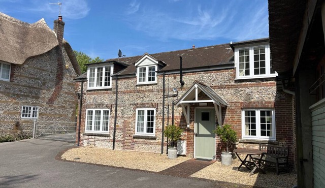 Stylish Cottage Escape in Piddlehinton, West Dorset. Pet friendly!