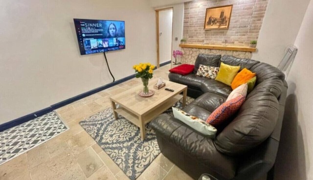 Stylish Cottage for Long stays Gloucester city centre