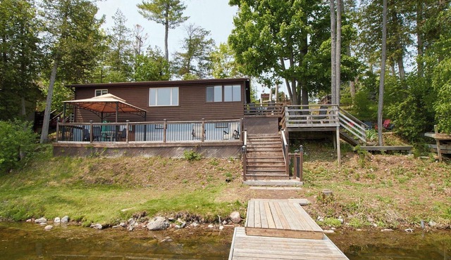 Stylish cottage getaway with stunning water views!