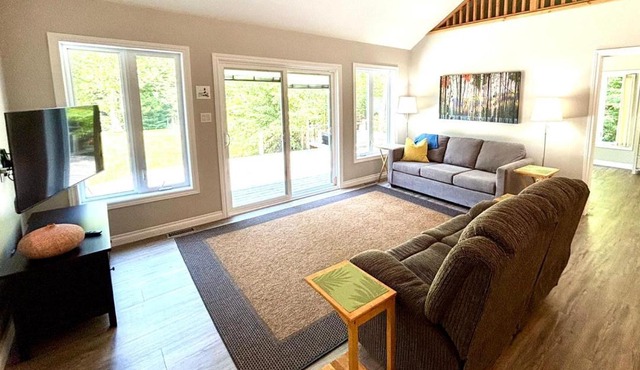 Stylish cottage near Lake Huron with Hot Tub
