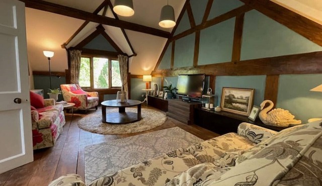 Stylish Cottage with Secure Parking near Hay on Wye