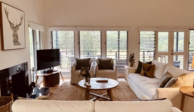 Stylish country escape Laguna/Wollombi Hunter Valley. 4 bedrooms. Pet friendly!