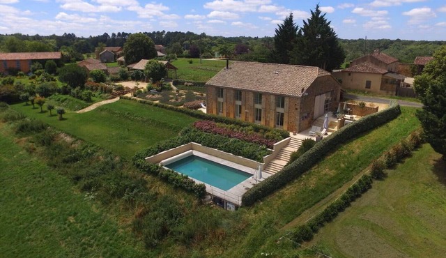 Stylish country retreat 5 minutes from Monpazier sleeps 14 with private pool,