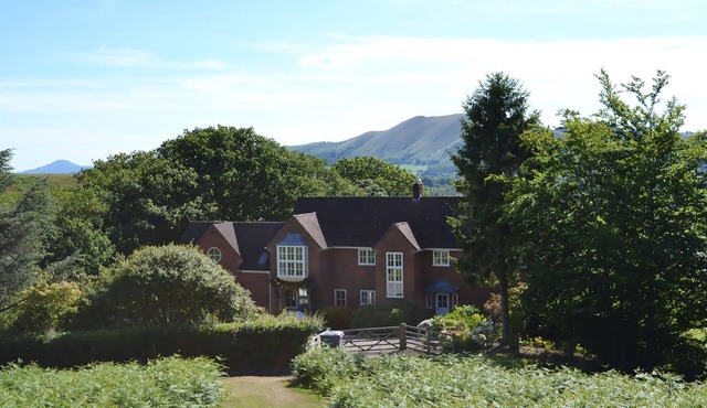 Stylish country house with spectacular views in the Shropshire Hills AONB